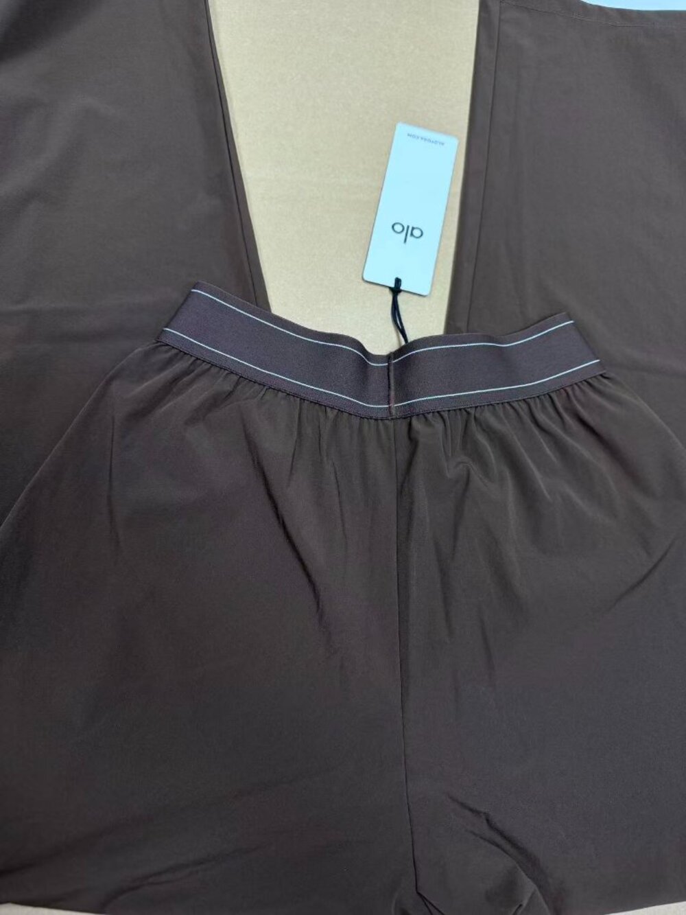 NWT 🥳 ALO Yoga Women's Classic Espresso Relaxed Straight Leg Pants | Regular🤎 - Picture 5 of 9